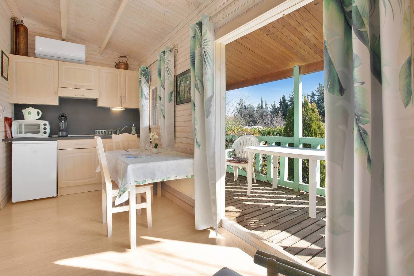 Foto 4 von 24: Chalet „Superbe“ mit privater Terrasse, WLAN und Klimaanlage