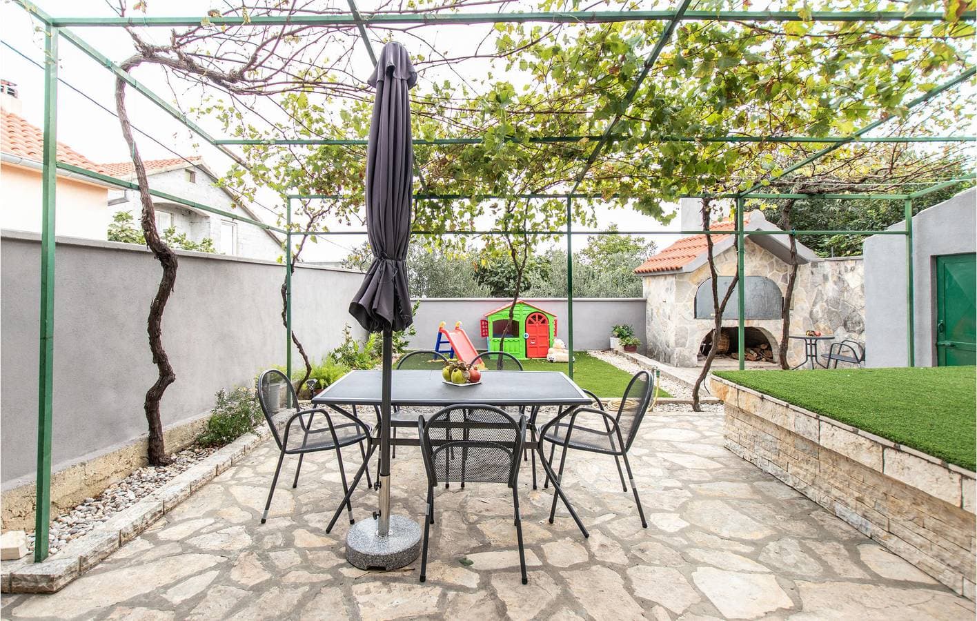 Foto 3 von 20: Gemütliche Ferienwohnung mit Meerblick, Terrasse, WLAN und Küche – 1 km von der Küste entfernt