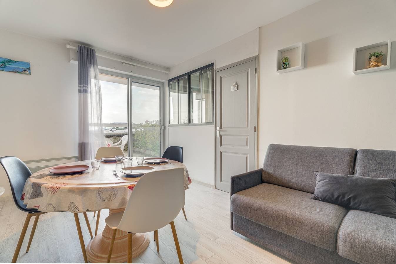 Foto 3 von 28: Charmantes Ferienapartment mit Meerblick, Terrasse und Strandnähe