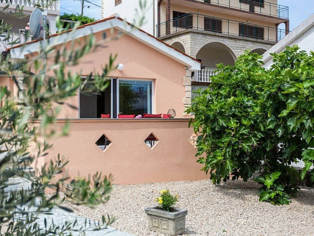 Foto 8 von 28: Ferienhaus in Vrbnik mit Schwimmbecken