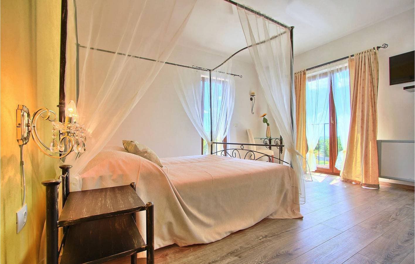 Foto 11 von 57: Geräumige Ferienwohnung mit Pool, WLAN und Parkplatz – der perfekte Urlaubsort!
