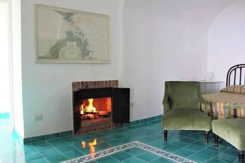 Foto 9 von 28: Honeymoon Amalfi •Private Sea View Terrace -Pet Friendly - Stone Bathroom