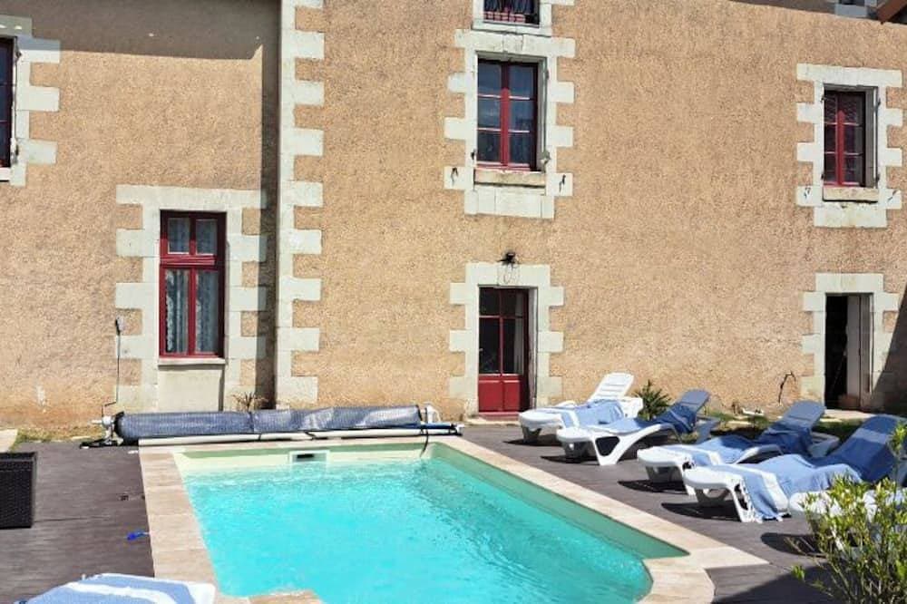 Large vacation home in Savignoi - 7 bedrooms, private pool 1