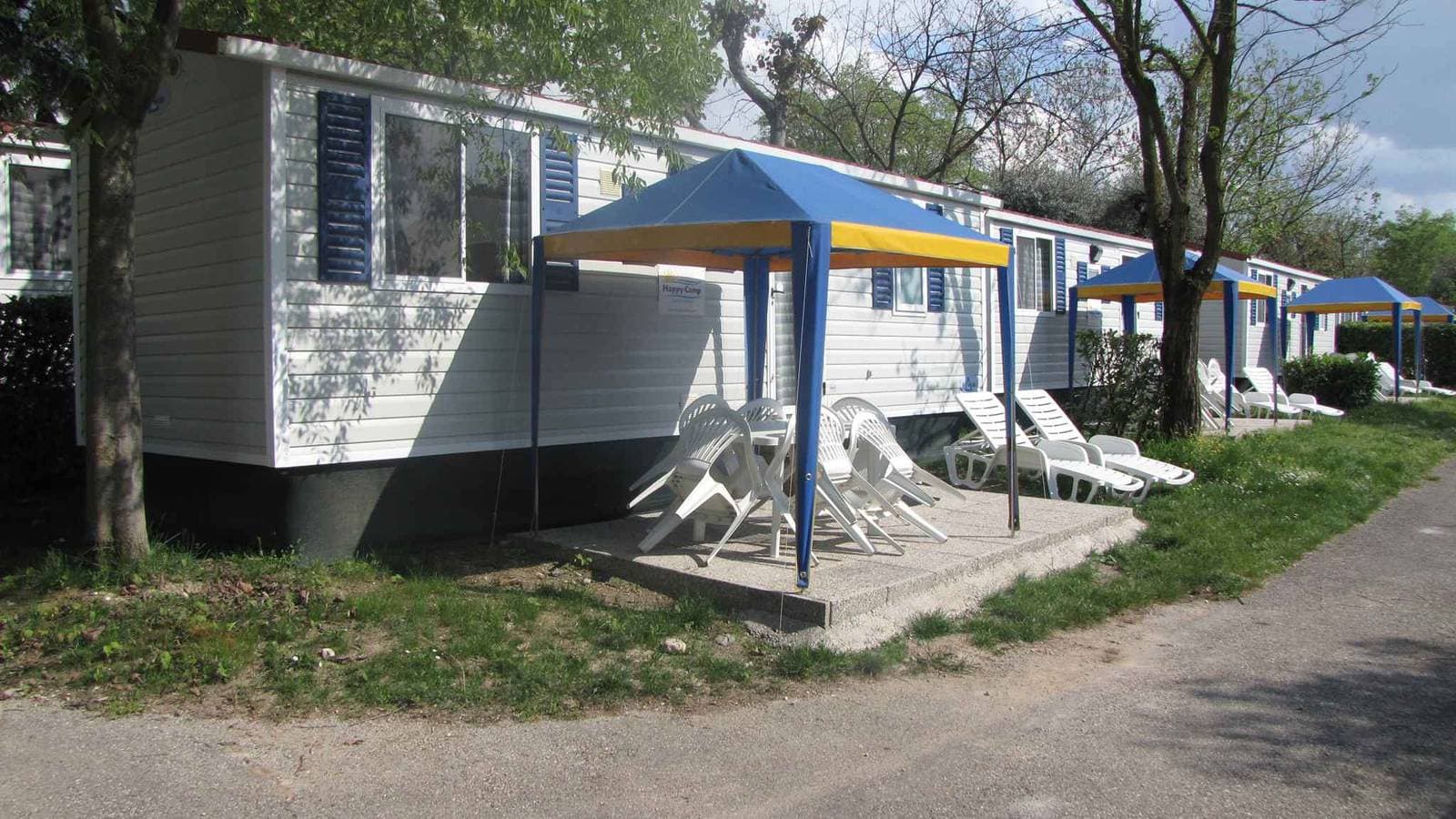 Foto 11 von 42: Mobilehome mit Klimaanlage, Terrasse und Pool