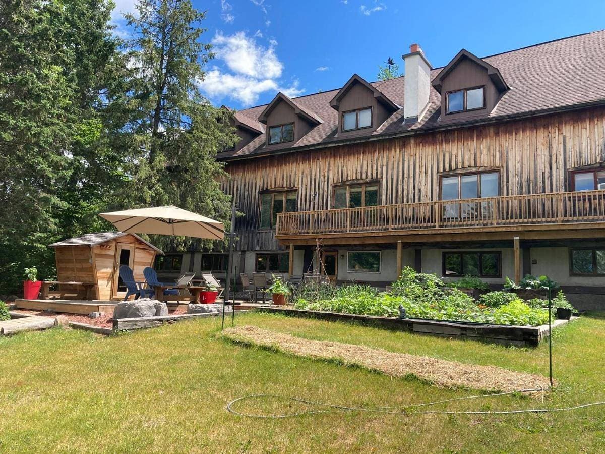 La Grange Country Inn 1