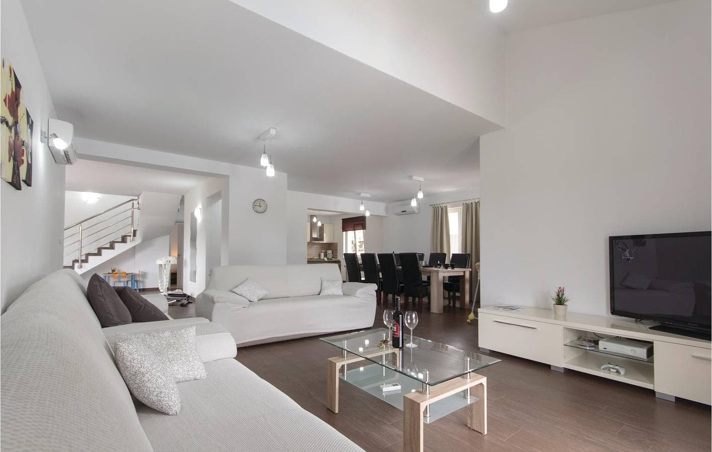 Foto 4 von 54: Gemütliche 2-Zimmer-Ferienwohnung mit Terrasse und Parkplatz, 2,5 km vom Zentrum von Manjadvorci entfernt