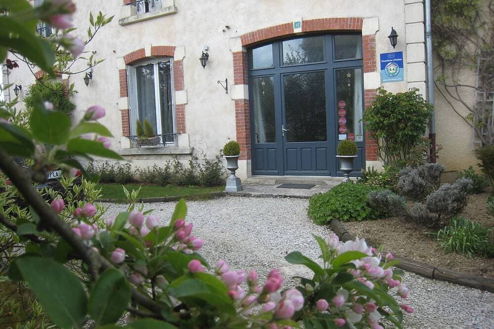 Foto 7 von 21: Gästezimmer „Les Charmilles – Rotes Zimmer“