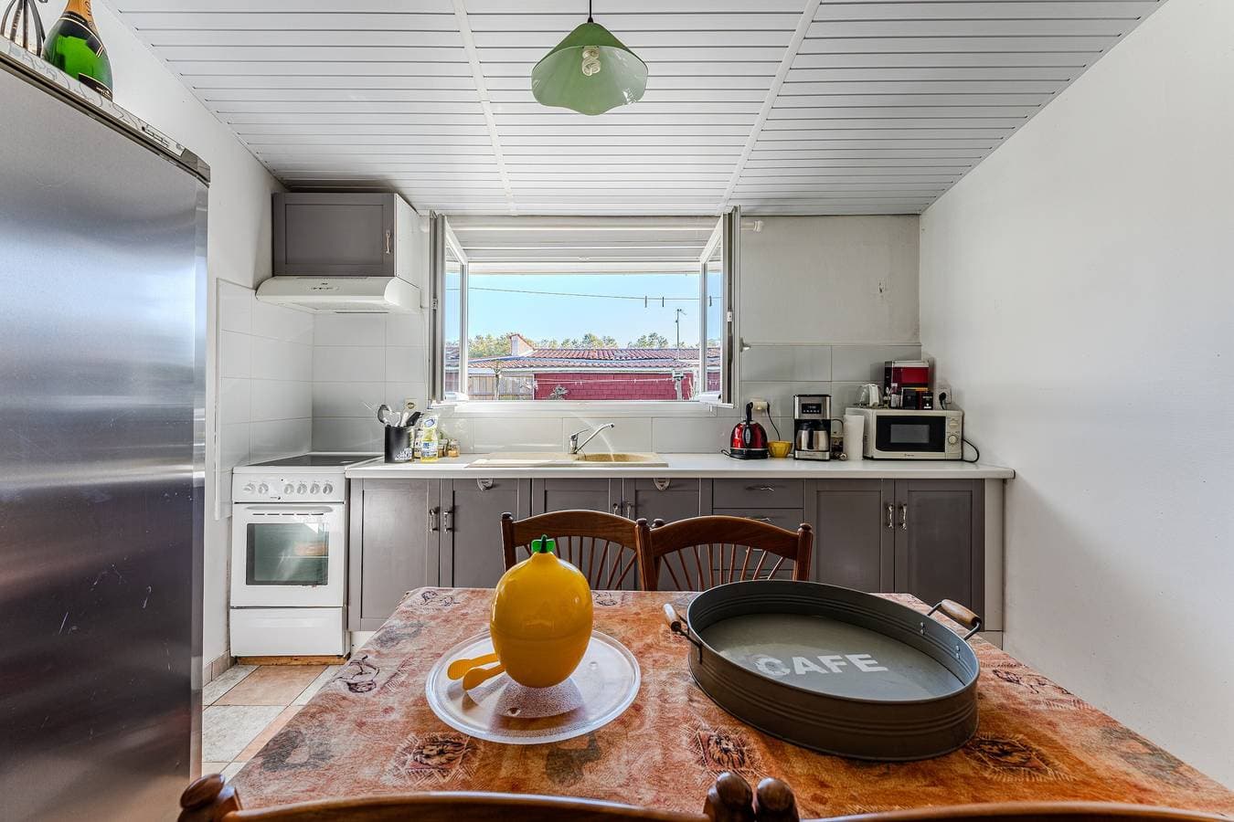 Foto 4 von 20: Gästezimmer 'La Chambre Dorée Du Bassin' mit privatem Garten und WLAN