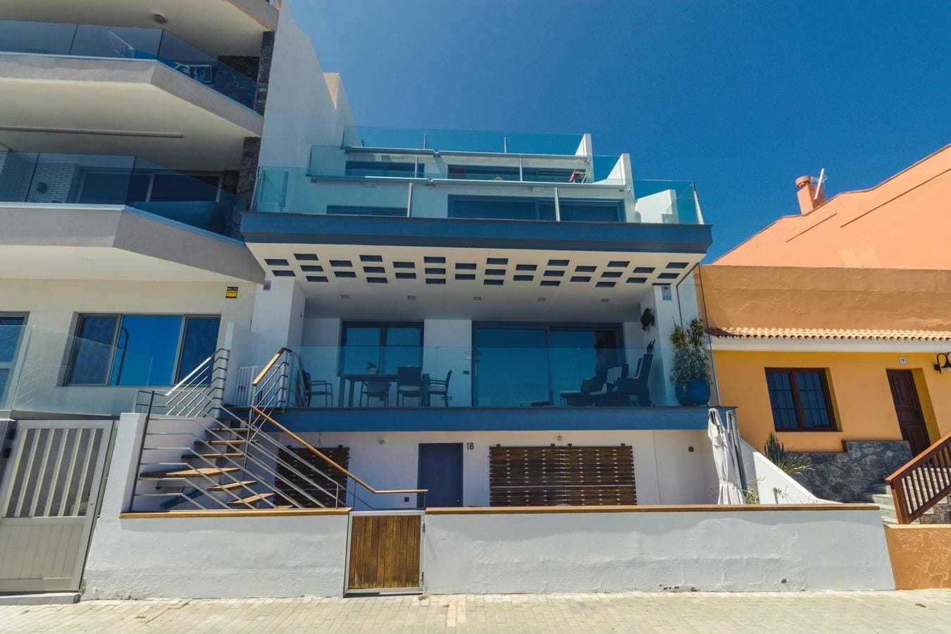 Foto 8 von 41: Melenara Beach Avenue Apartments Salitre (Terrasse  Zum Teilen)