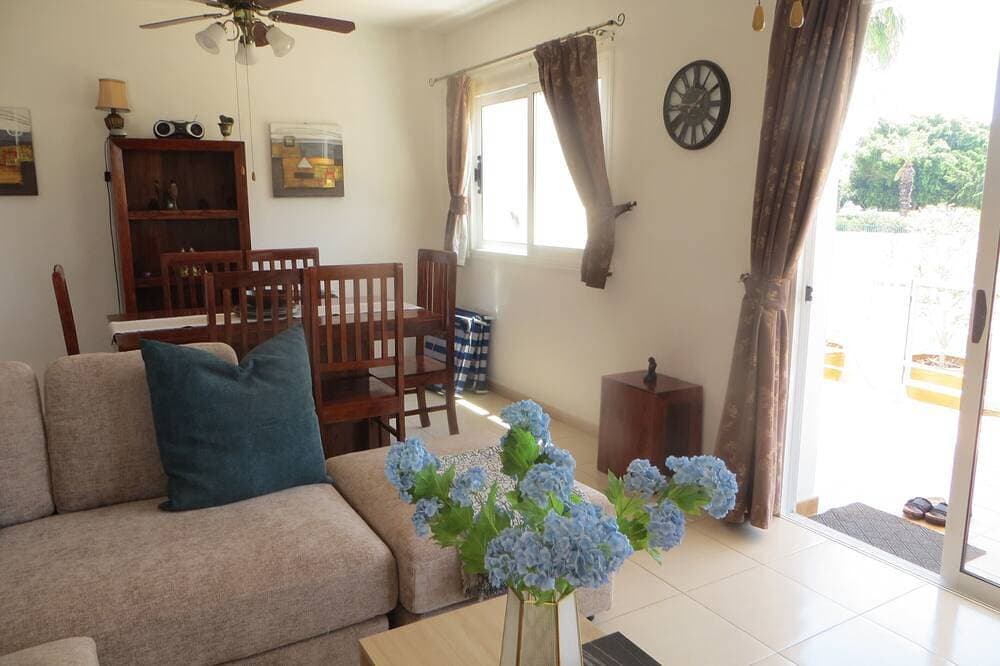 Foto 8 von 30: Erdgeschosswohnung mit Pool, A / C, TV, Dvd, WIFI, Patio und privatem Parkplatz