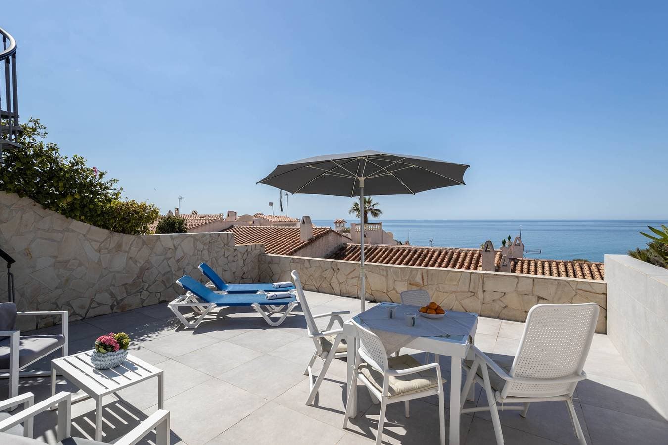Foto 2 von 28: 'Wunderschönes Haus direkt am Meer' mit Meerblick, Garten und WLAN