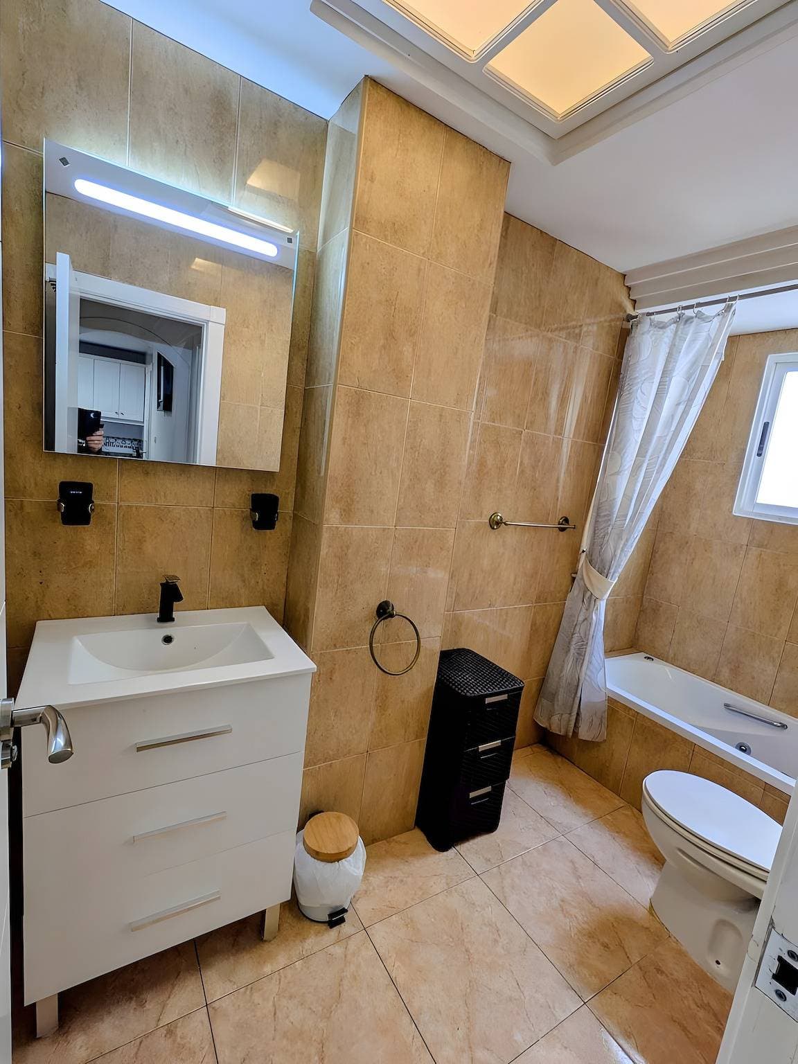 Foto 6 von 45: Ferienwohnung 'Duquesa Beach' mit seitlichem Meerblick, Dachterrasse & kostenlosem Tiefgaragenstellplatz, strandnah