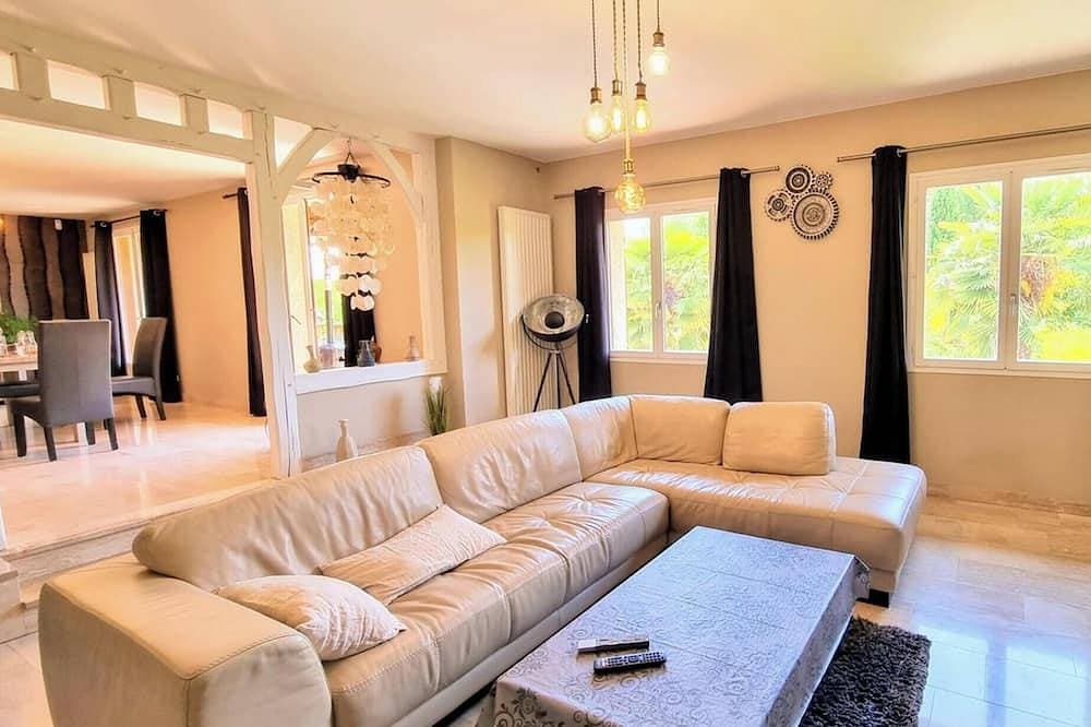 Foto 11 von 30: Geräumige Villa mit Spa und privatem Garten - Nahe Paris