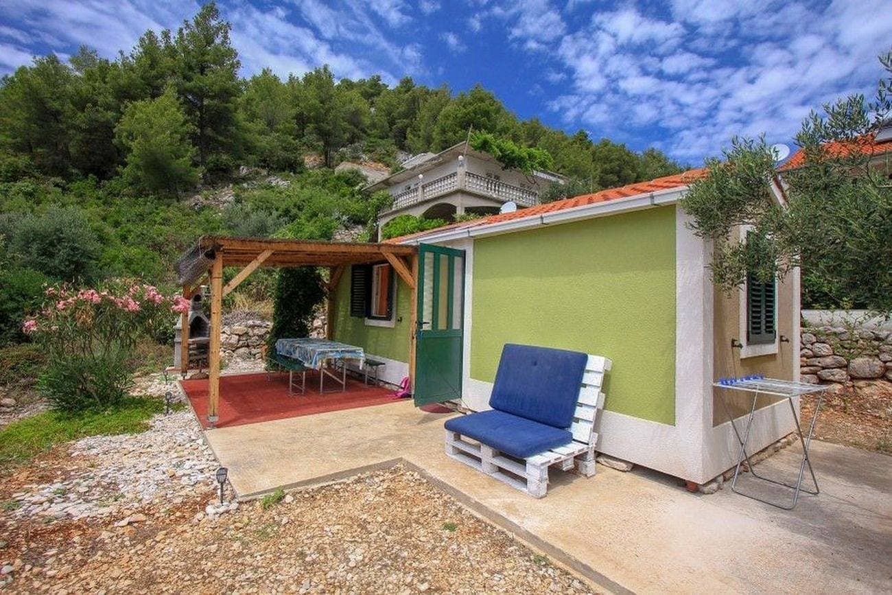 Foto 3 von 14: 1-Zimmer-Haus am Strand Bucht Skozanje (Hvar) K-18887
