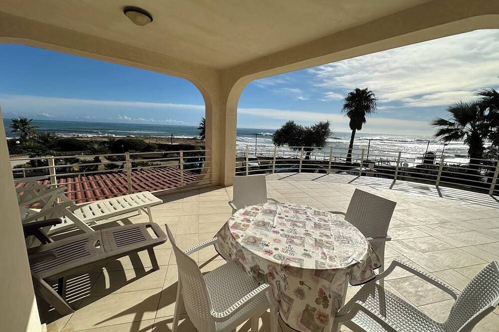 Villa in San Lorenzo, nur 5 Meter vom goldenen Strand und dem kristallklaren Meer entfernt. 1