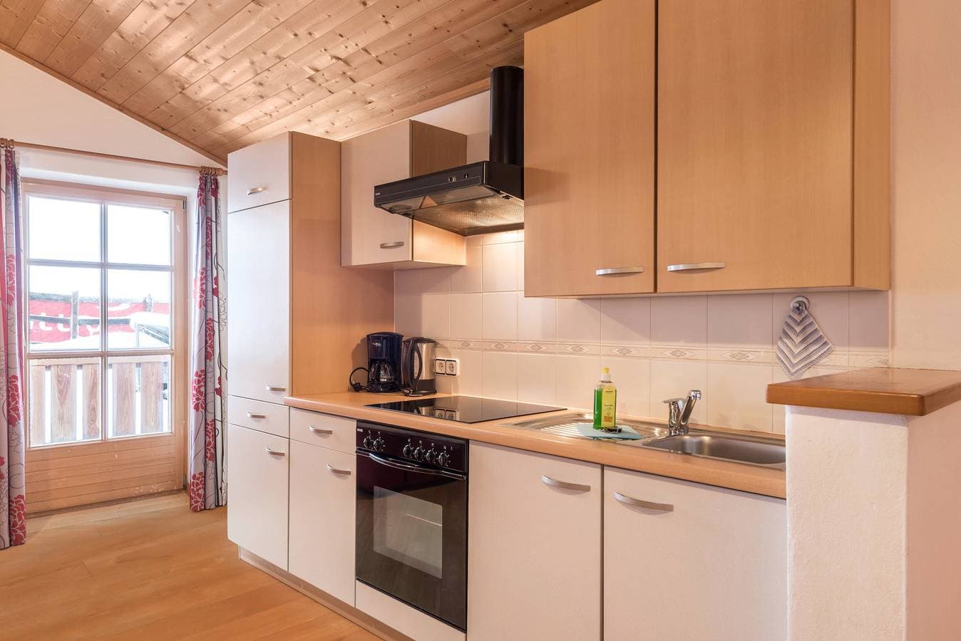 Foto 6 von 25: Ferienwohnung 'Ladinser Hof Reiterstube' mit Bergblick, Gemeinschaftsgarten und WLAN