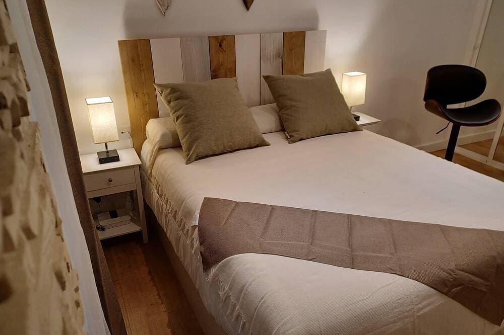 Foto 2 von 30: Fantastic central and romantic studio 5 min. from the beach-Wifi-Aire Acon.