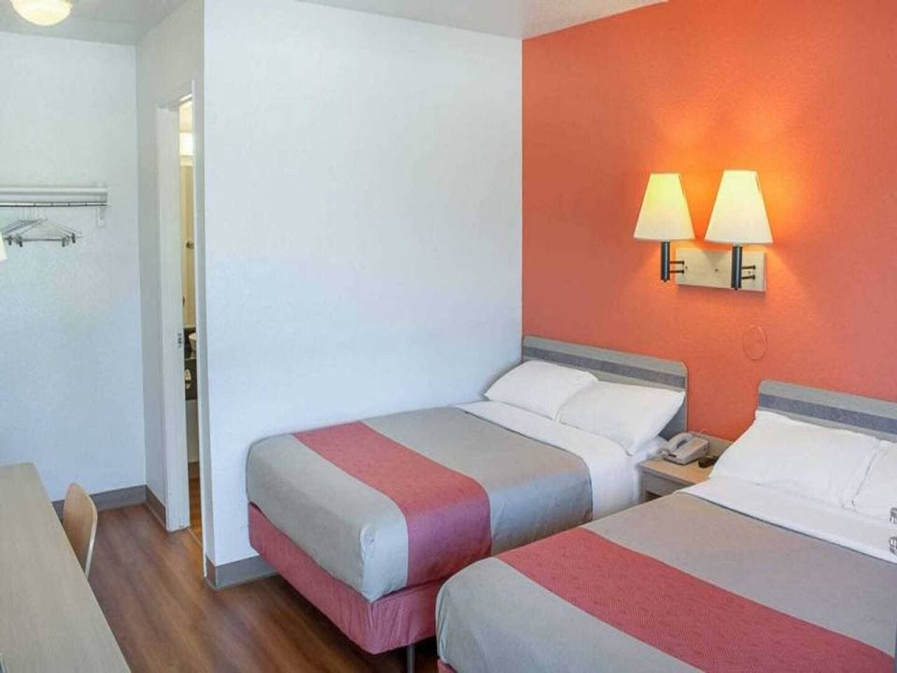 Foto 4 von 30: 2 Doppelbetten | Nichtraucherzimmer