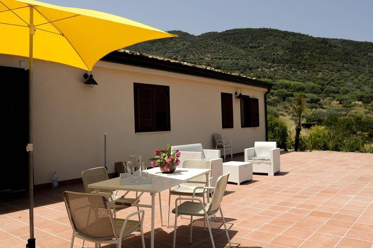 Villa Bruca 2 appartamenti al mare 1