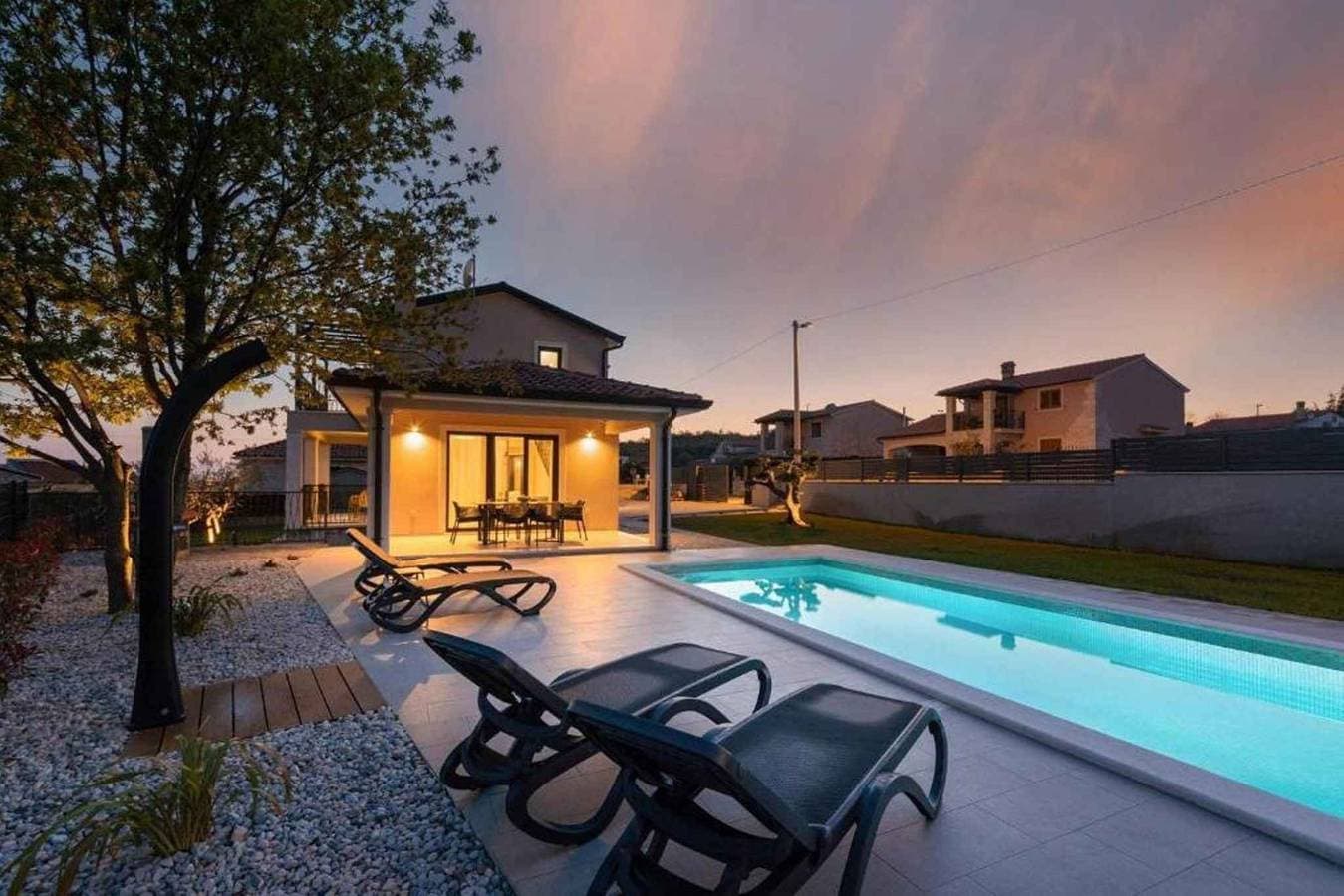 Foto 3 von 47: Ferienhaus mit Pool und schöner überdachter Terrasse