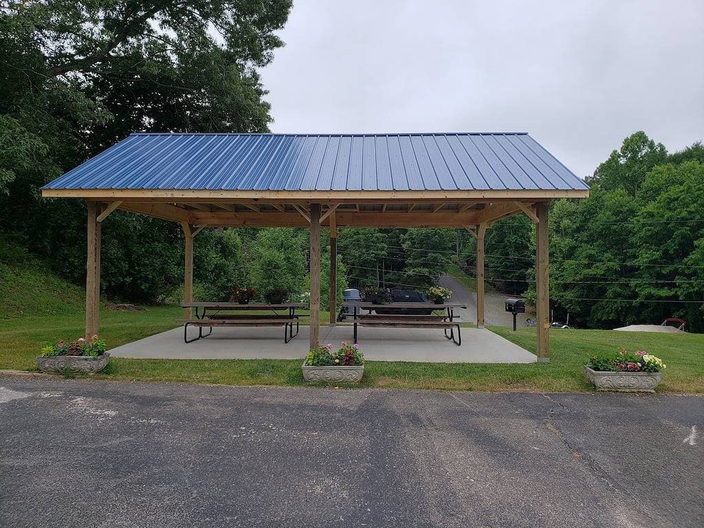 Foto 7 von 46: Breathtaking Sunset Views Over Smith Mountain Lake offers no stairs to condo
