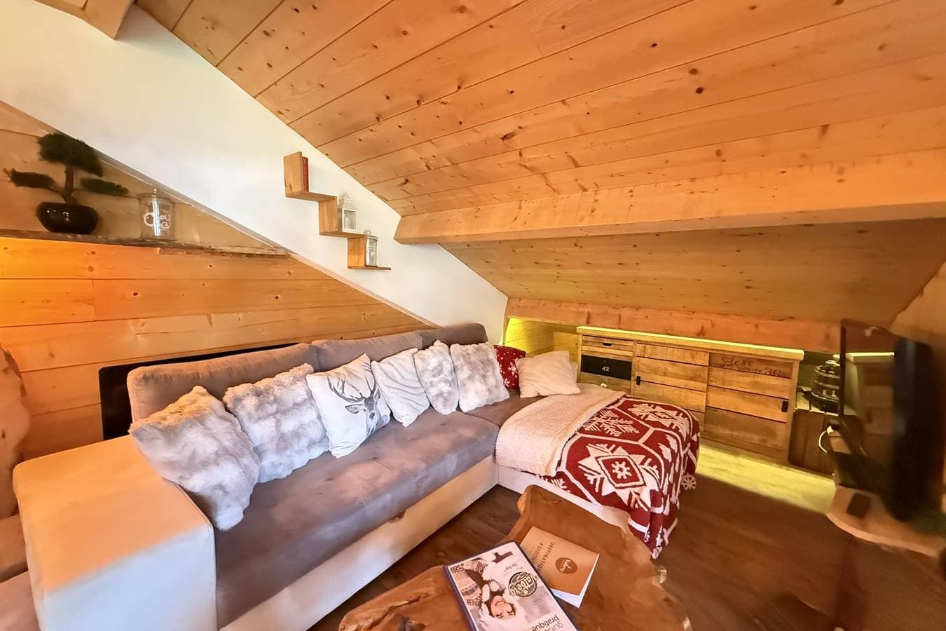 Foto 8 von 24: Ferienwohnung für 8 Personen mit Balkon