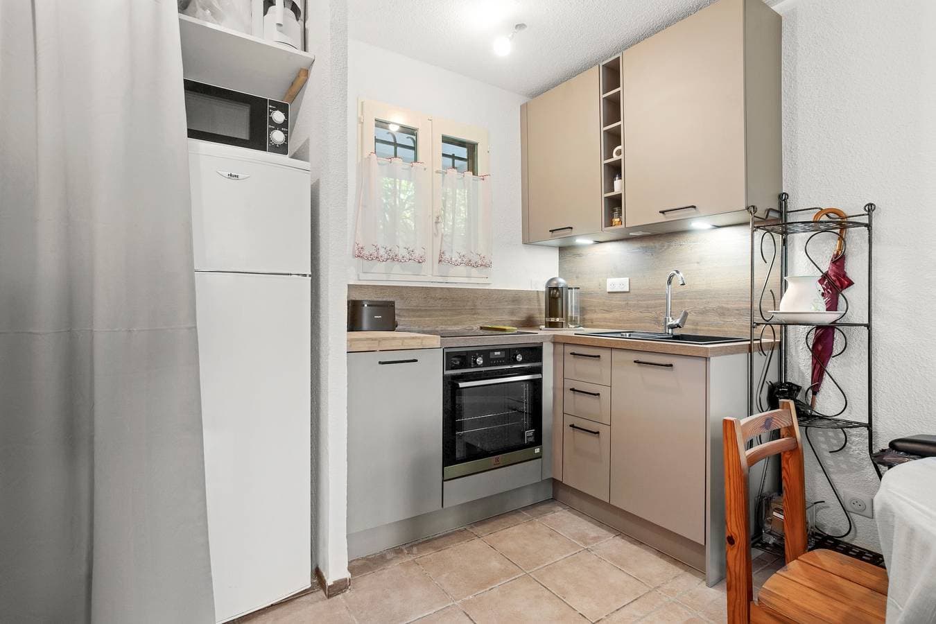 Foto 13 von 25: Appartement 'Pramousiquer D23' mit Bergblick, Gemeinschaftspool und Klimaanlage
