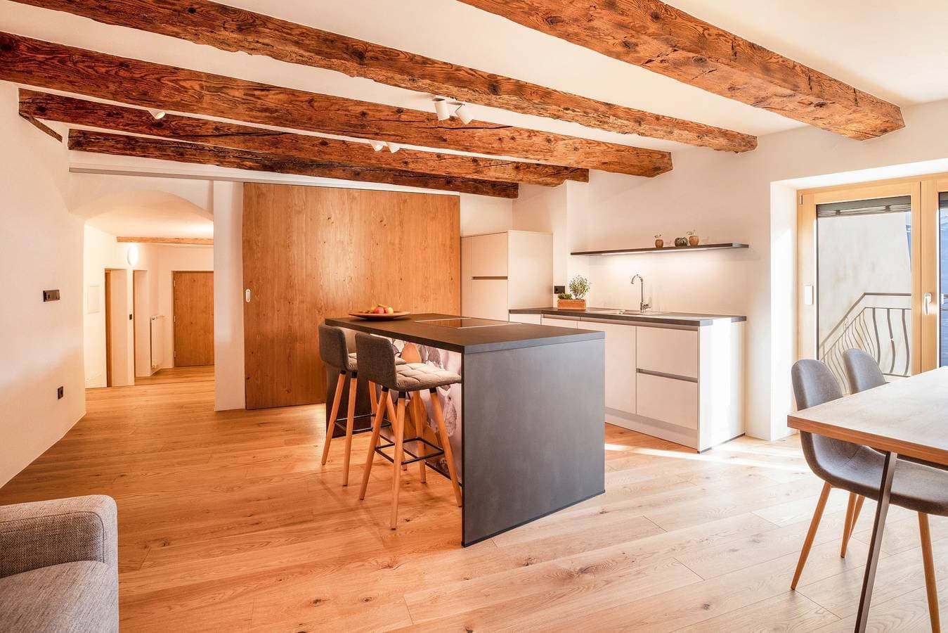 Foto 7 von 37: Brantenhof Design-Ferienwohnung "Pomum“ mit Gemeinschaftsgarten mit Sauna, Balkon und WLAN