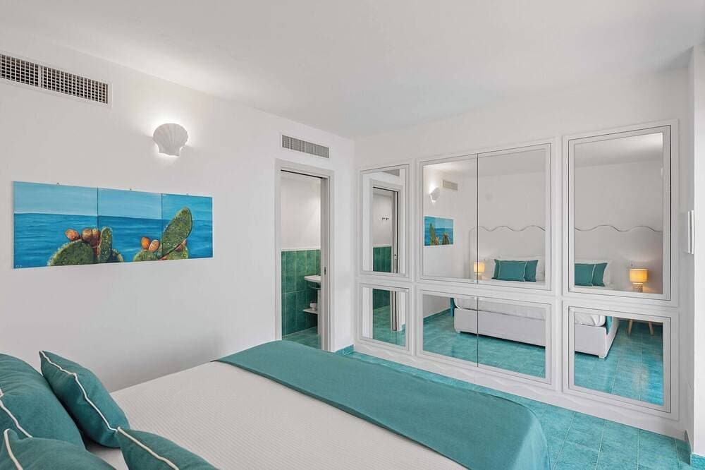 Foto 2 von 30: Villa Silenzio, Secluded Retreat with Sea Views