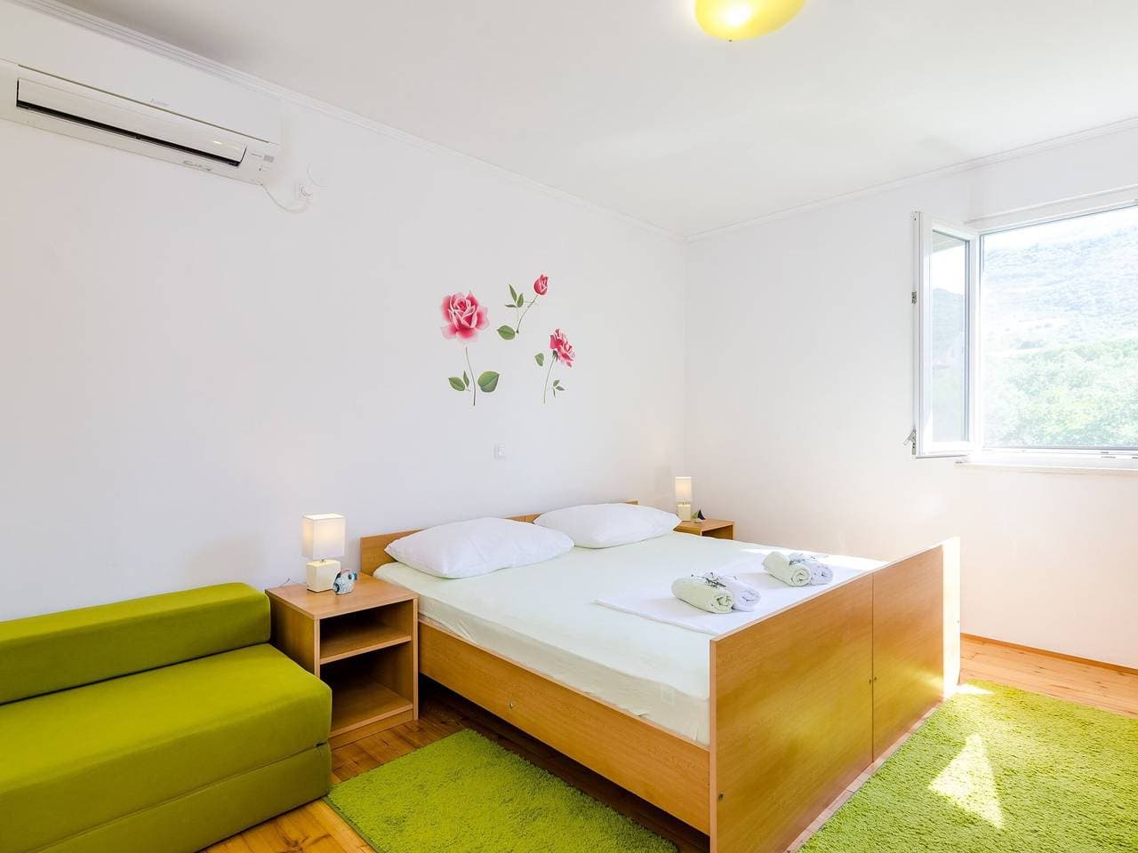 Apartment & Rooms Maždin - Triple Room with Mountain View ( Soba Standard ) 1