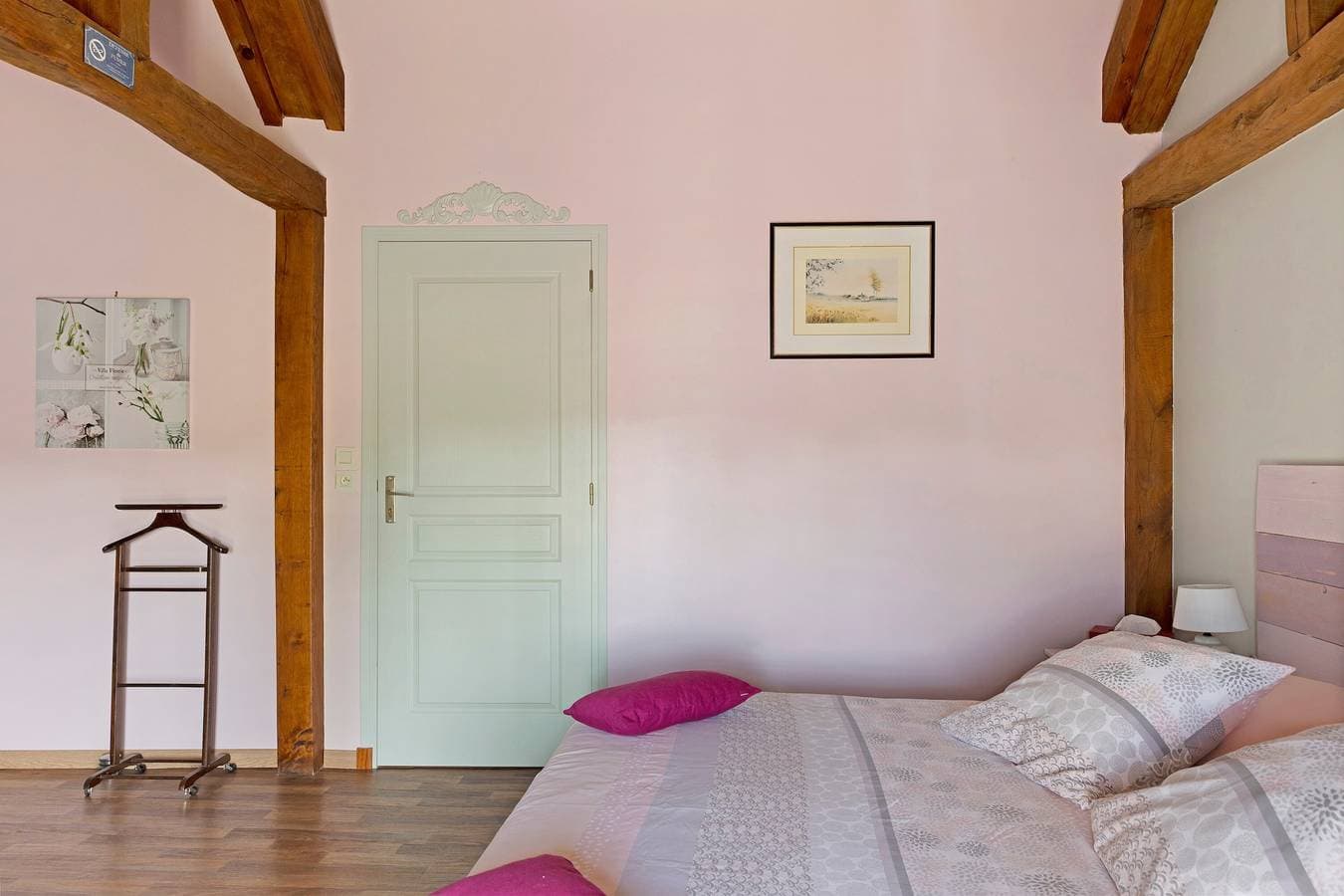 Foto 13 von 26: Gästezimmer „Chambre Printemps“ mit Gemeinschaftsgarten und WLAN