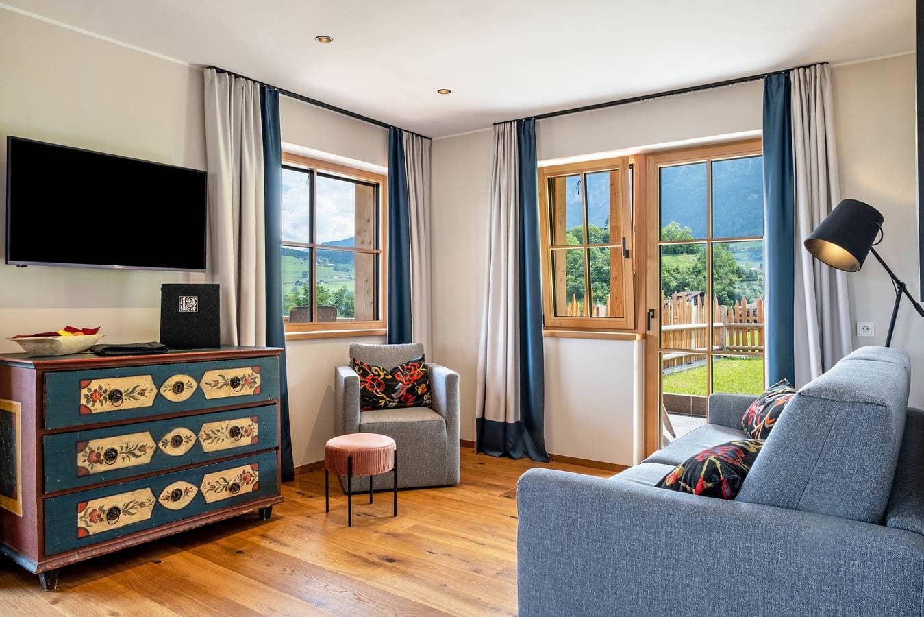 Foto 11 von 39: Ferienwohnung "Schlosshof Hoamat" mit Bergblick, Terrassen und WLAN