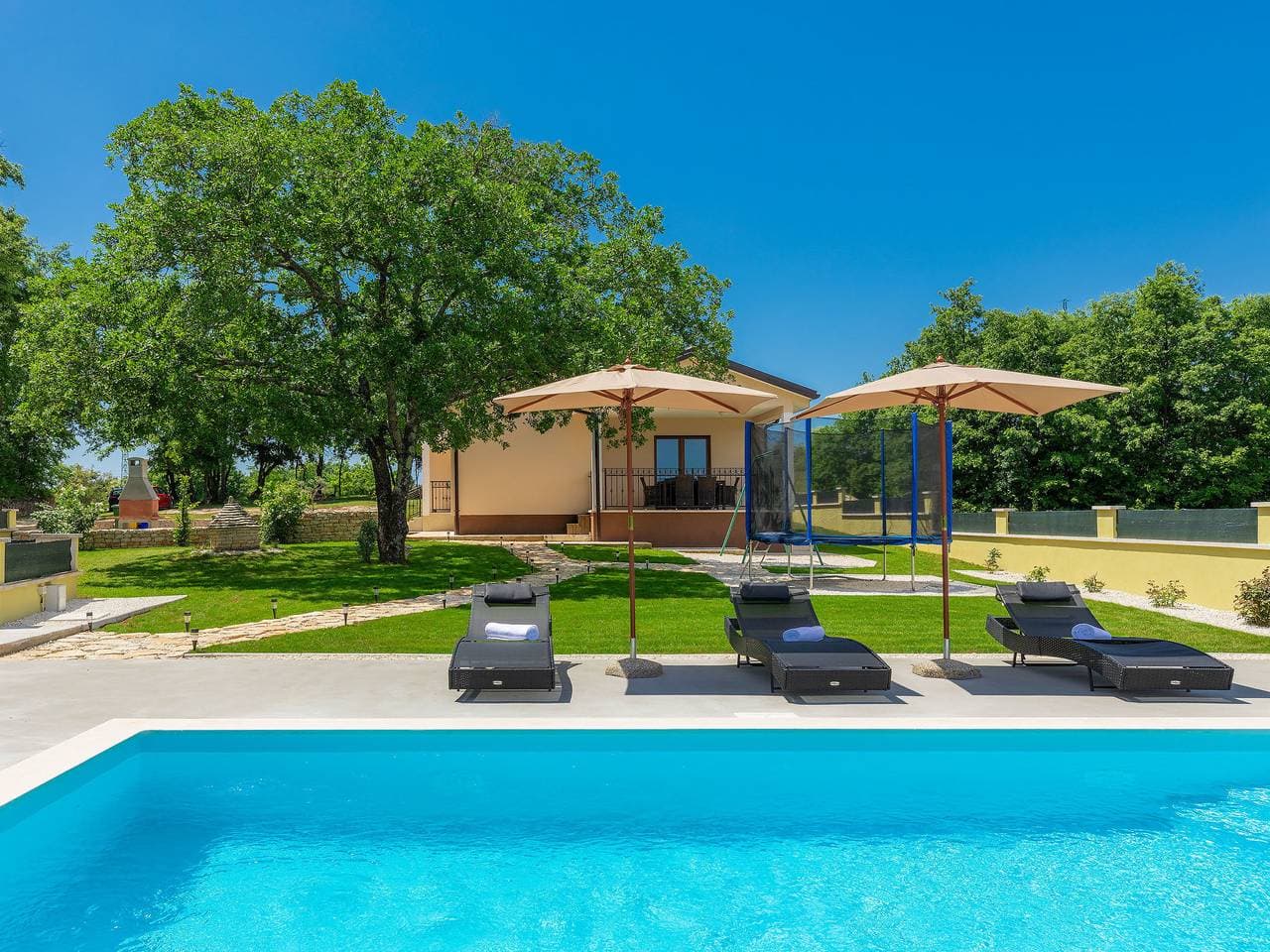 Schönes Einfamilienhaus Villa Aniva 1
