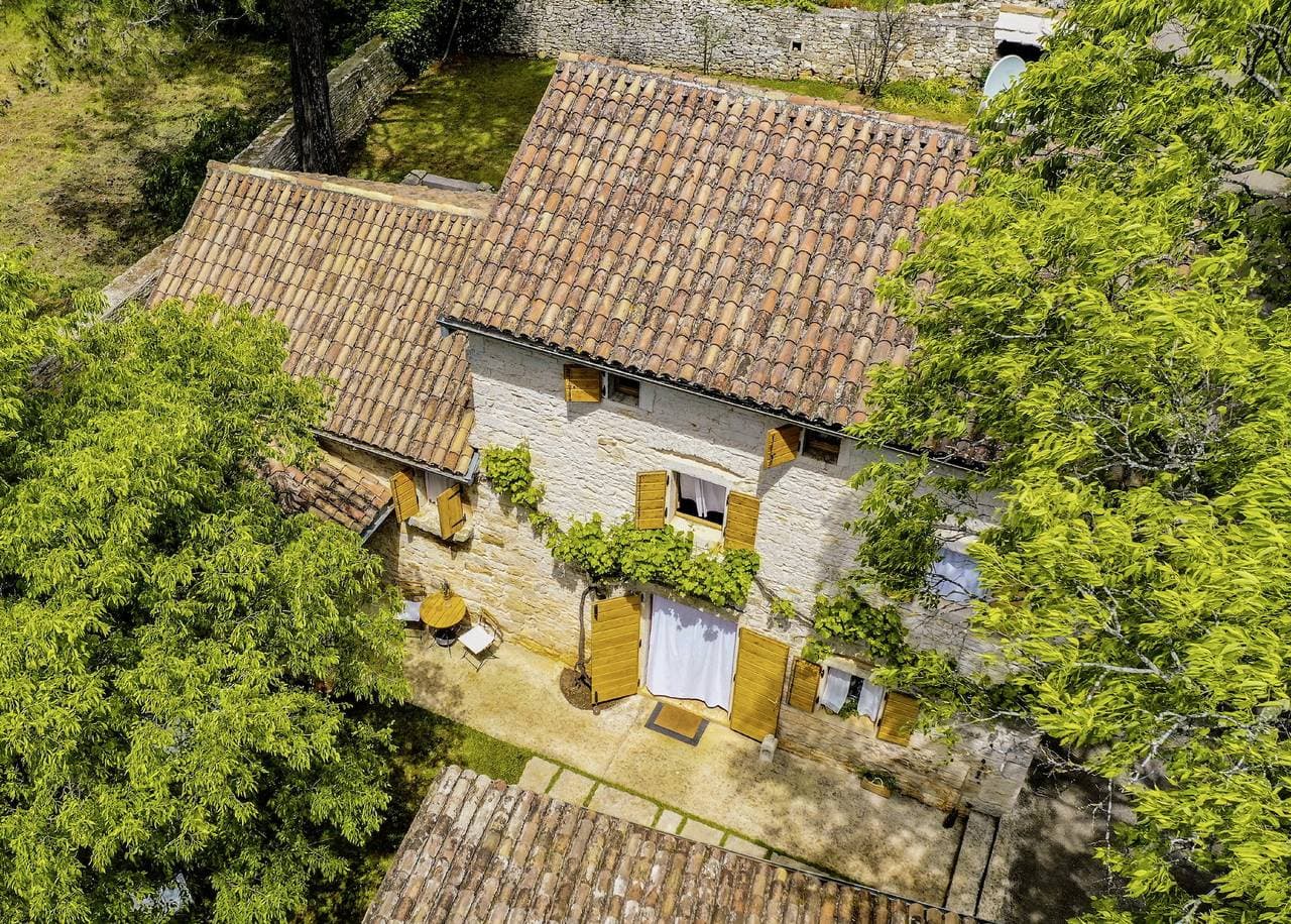 Foto 4 von 48: Ferienhaus Una * 1000 m2 Garten mit Liegewiese, Grill, WLAN