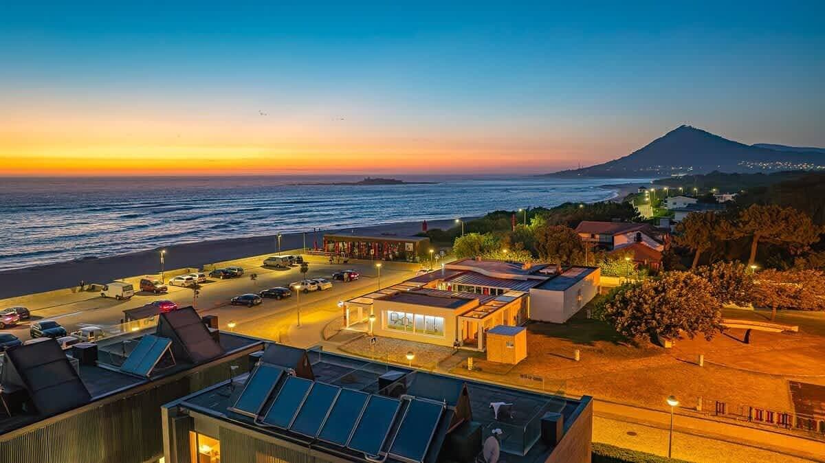 Foto 9 von 89: Moledo Front Beach with Sunset Views and Pool