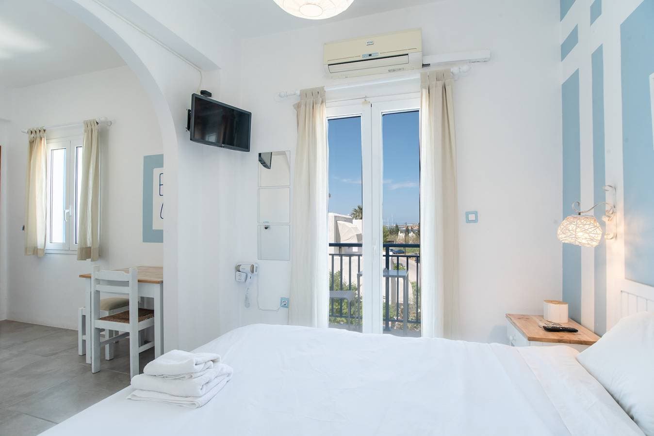 Foto 10 von 40: Einzimmerapartment 'Livadia Seaside Studios 12' mit Gemeinschaftsterrasse, WLAN und Klimaanlage