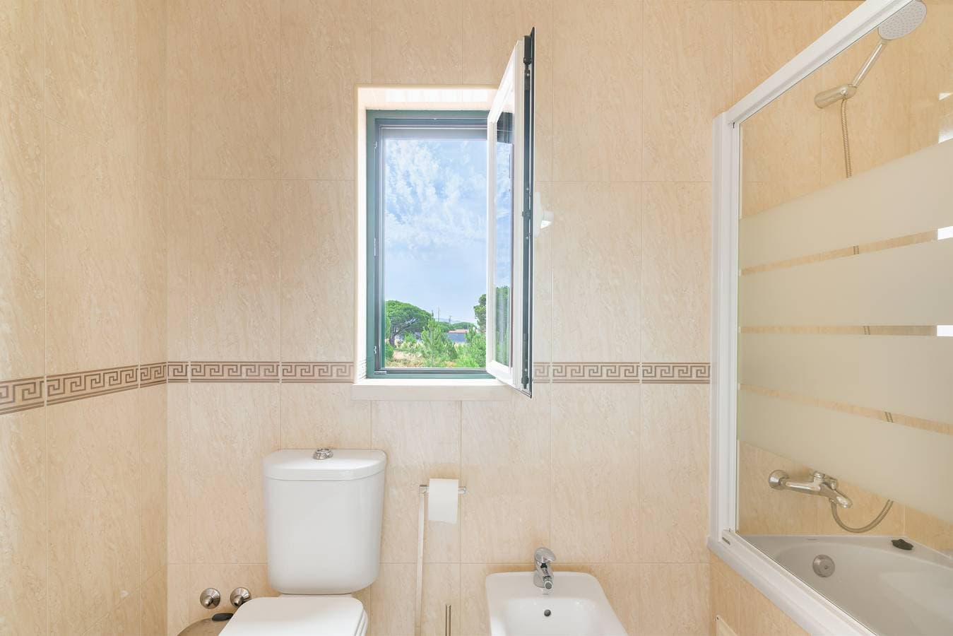 Foto 12 von 29: Ferienhaus 'Malibu Guest House' mit privater Terrasse, WLAN und Klimaanlage