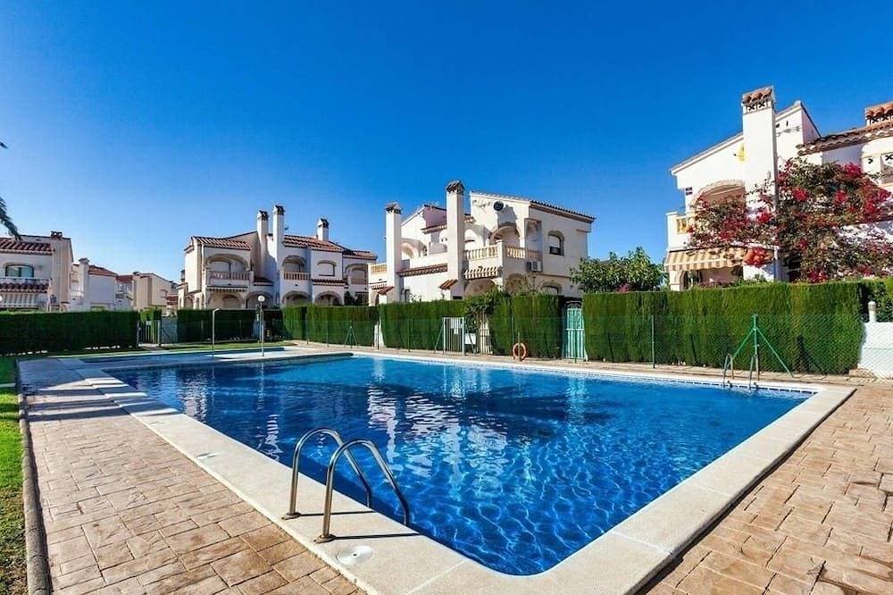 Semi-detached house in a quiet area 1