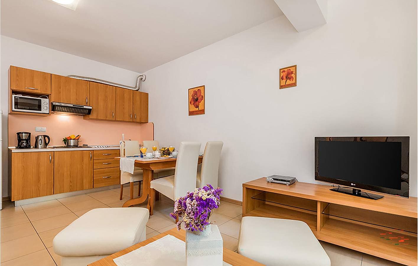 Foto 7 von 27: Charmantes Apartment mit Pool, Terrasse und WLAN – 2 km bis zur Küste