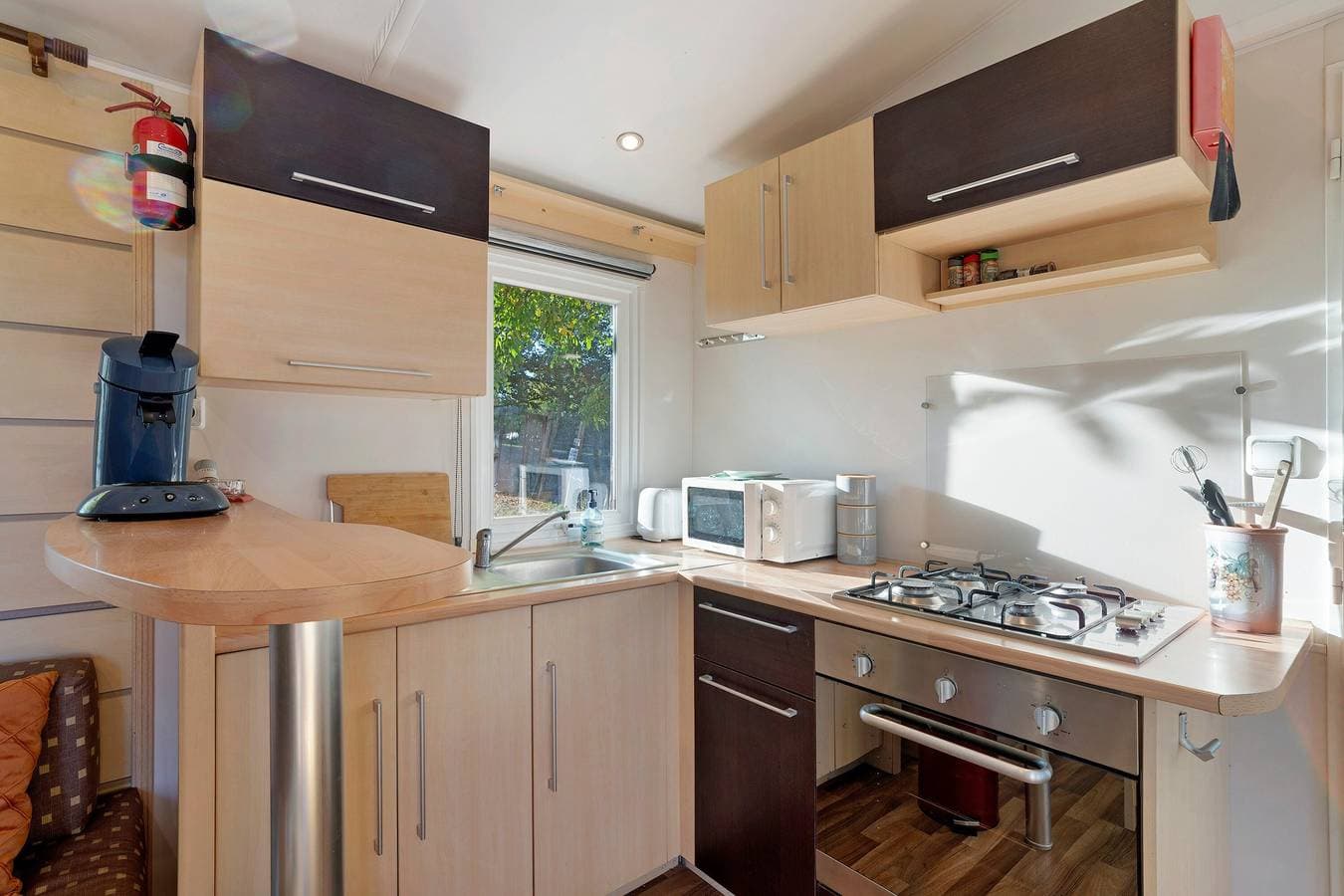 Foto 4 von 24: Mobilheim „Des Autruches“ mit privater Terrasse, WLAN und Klimaanlage
