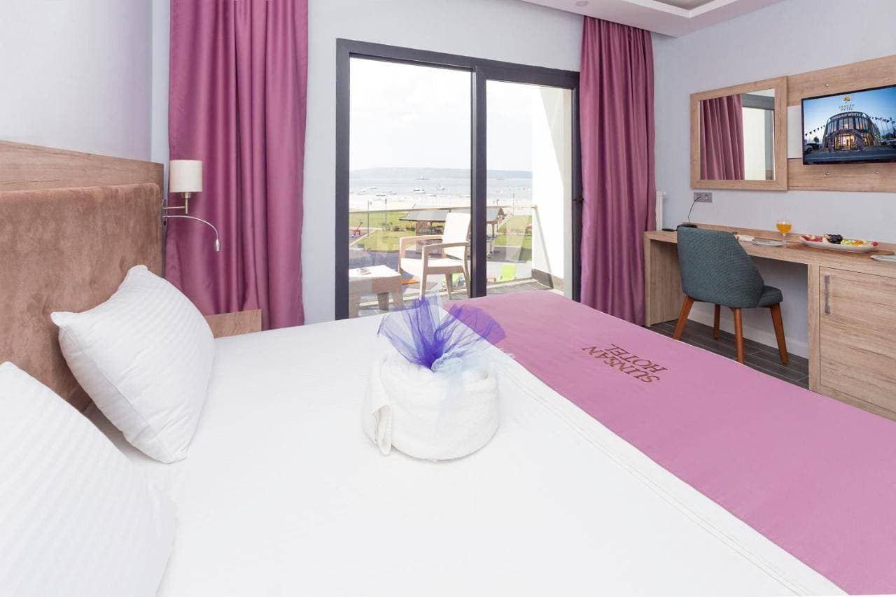 Foto 8 von 16: Double or Twin Room with Pool View