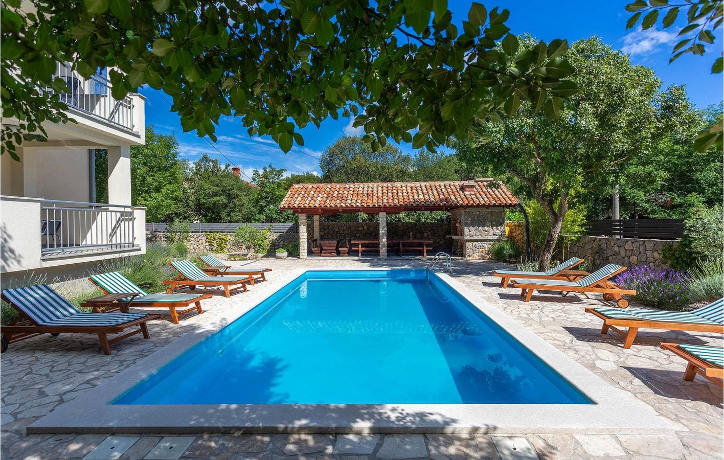 Foto 7 von 39: Gemütliche Ferienwohnung mit WLAN, Terrasse und Pool – 1 km vom Strand von Jert entfernt