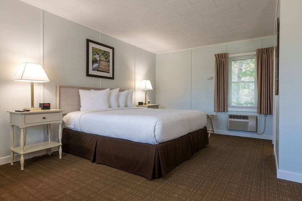 Foto 4 von 8: King Room w/ Breakfast Included