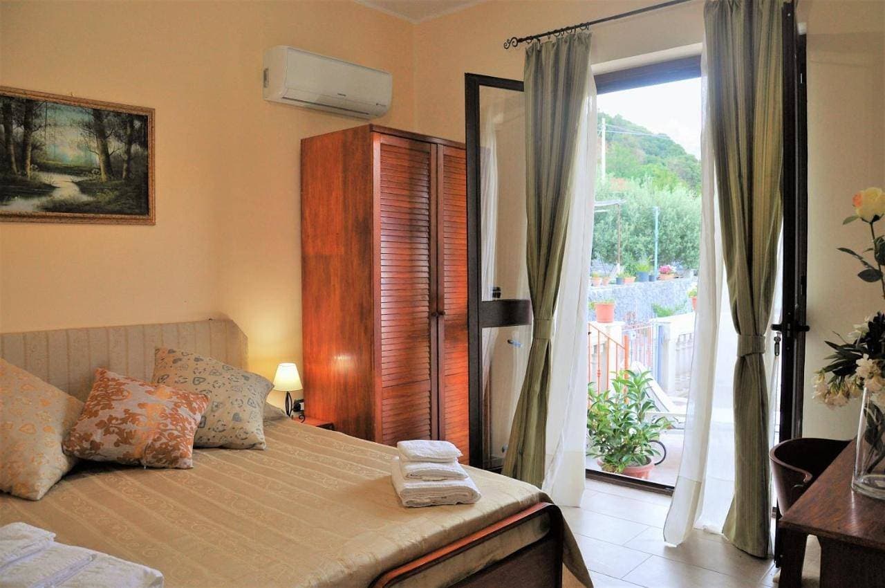 Foto 5 von 10: Double Room with Private Bathroom