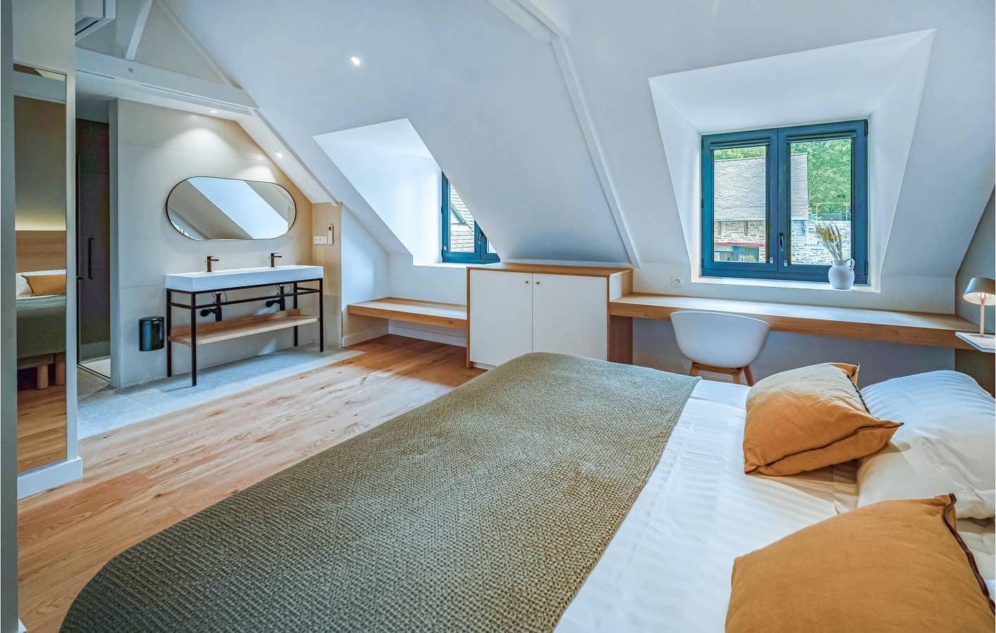 Foto 7 von 21: Apartment mit Meerblick, Parkplatz, Pool und Garten