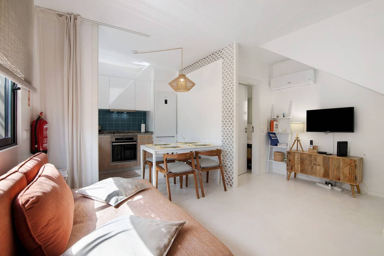Foto 4 von 31: Ferienhaus 'Rooftop Retreat' mit Meerblick, Wi-Fi und Klimaanlage