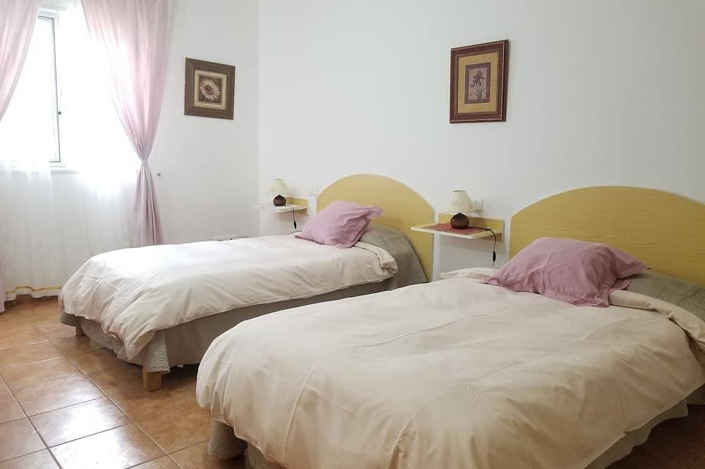 Camino Tamadaba houses (low house) 1
