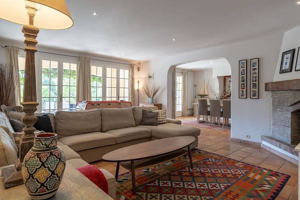 Foto 9 von 30: Wunderschöne Landvilla mit Pool in der Nähe von Valbonne Village - 14 Personen