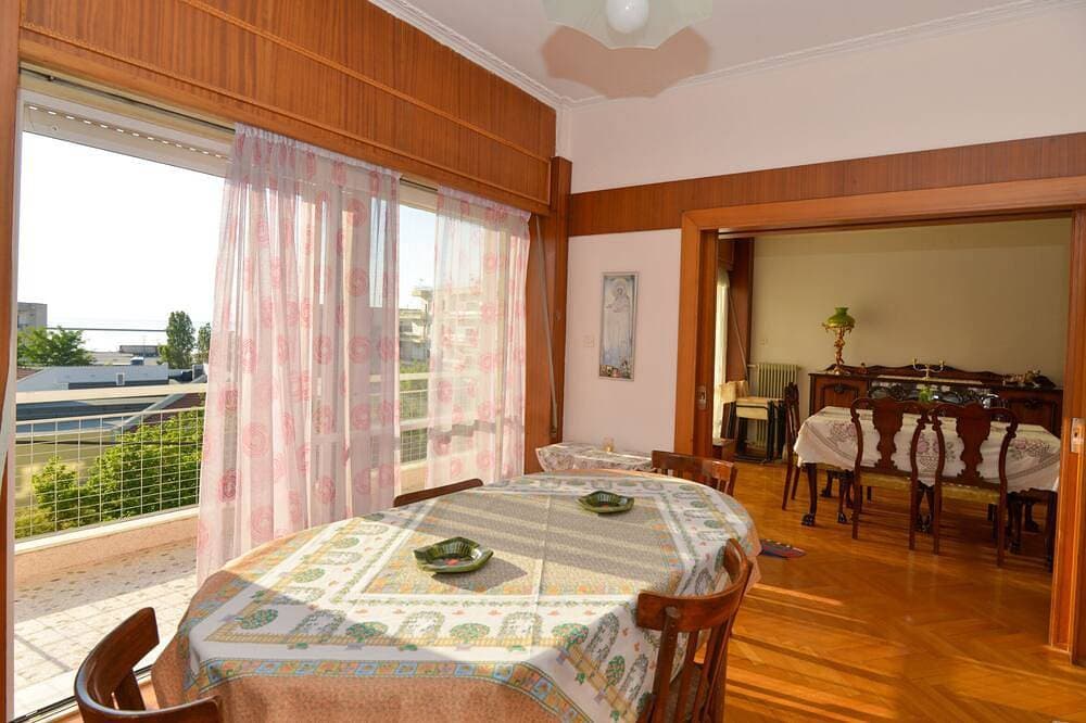 Mytilini central apt 5 min walk from port, shops 1