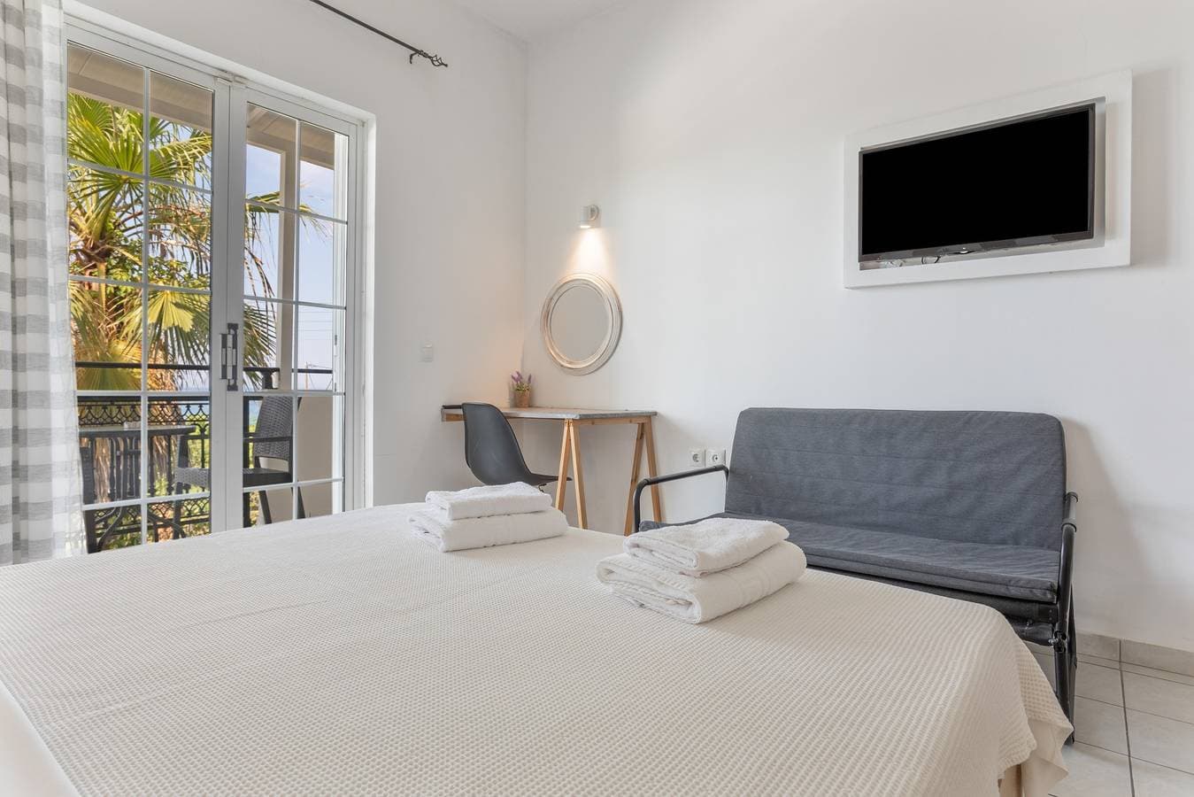 Foto 11 von 34: Ferienwohnung 'Bel Momento - Familienzimmer' mit Meerblick, Wi-Fi und Klimaanlage